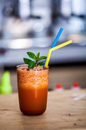 10 si Zece Bar and lounge